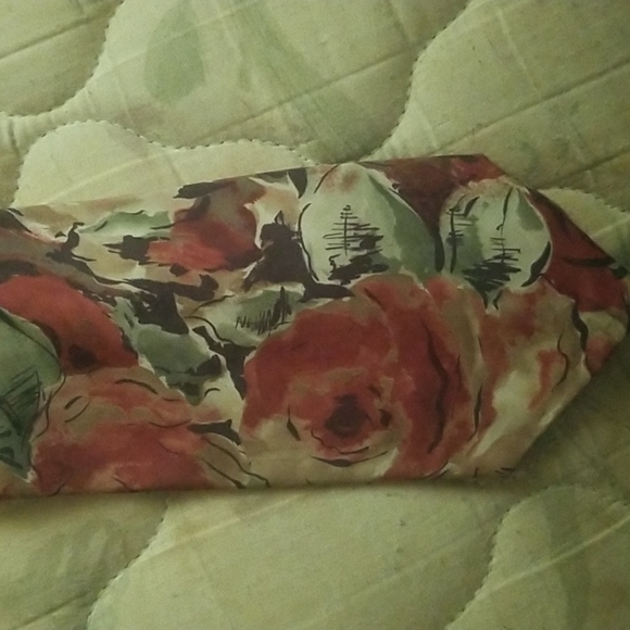 Oleg Cassini 100% Polyester Floral Tie – Pre-owned, Excellent Condition - Picture 2 of 7